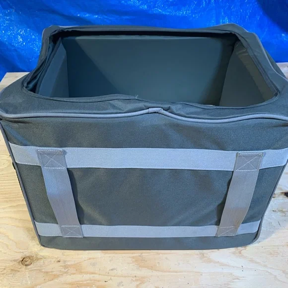 Petco car /booster seat for pets under 25 lbs - Picture 3 of 10